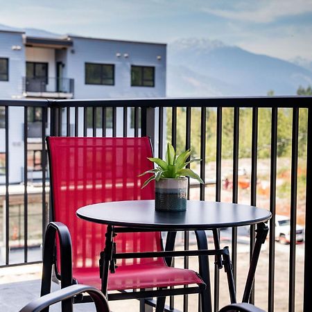 Alpine Haven By Revelstoke Vacations Lägenhet Exteriör bild