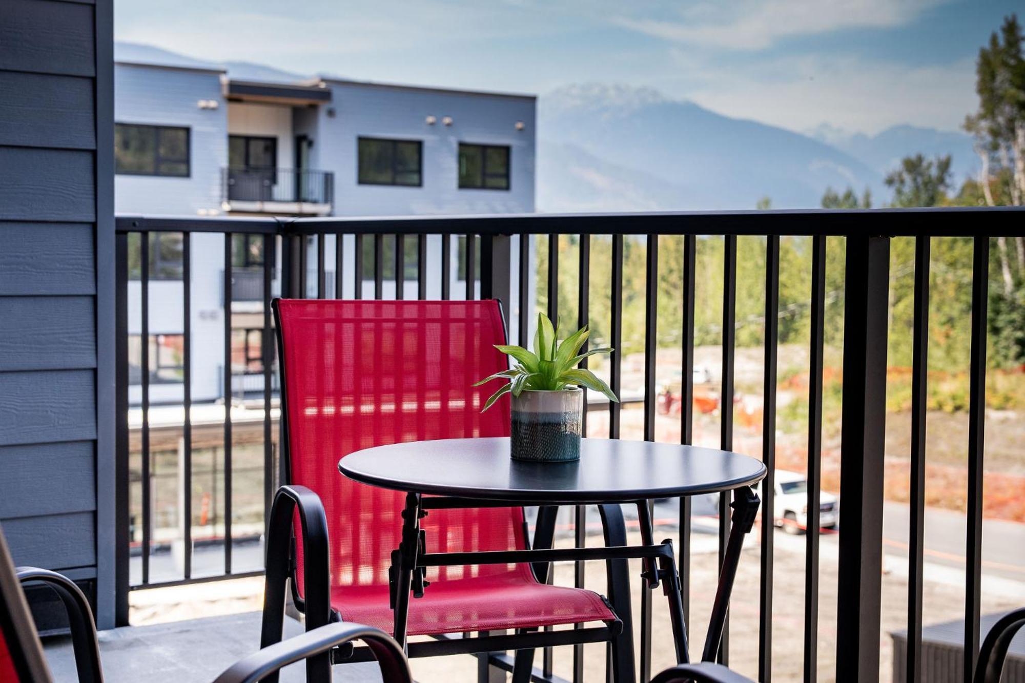 Alpine Haven By Revelstoke Vacations Lägenhet Exteriör bild