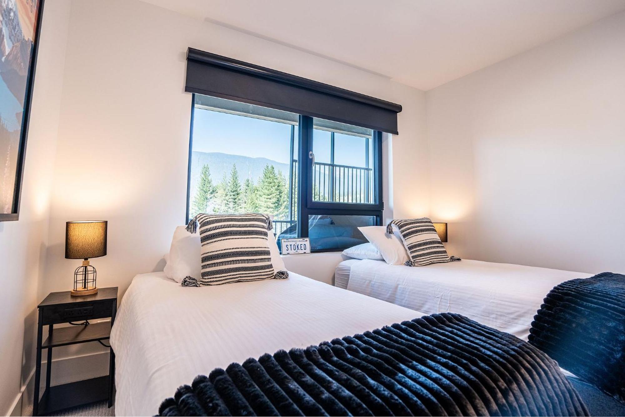 Alpine Haven By Revelstoke Vacations Lägenhet Exteriör bild
