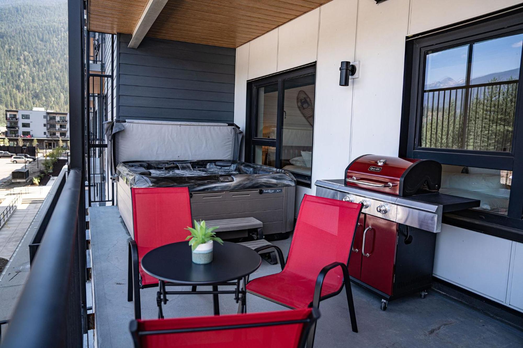 Alpine Haven By Revelstoke Vacations Lägenhet Exteriör bild